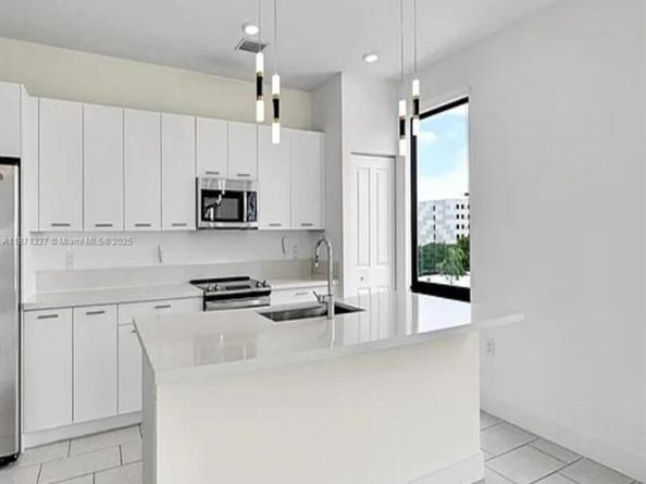 8167 NW 41st St E406, Doral FL 33166