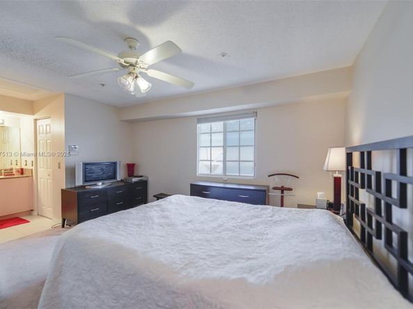 2811 NE 185th St 801, Aventura FL 33180