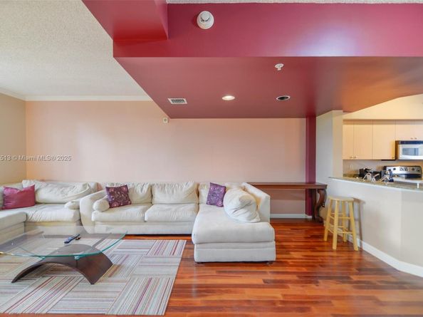 2811 NE 185th St 801, Aventura FL 33180