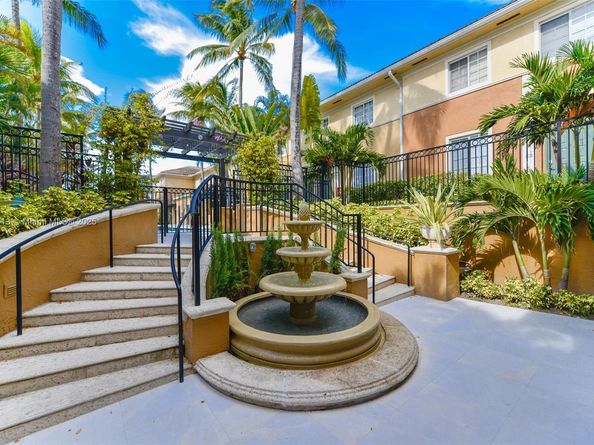 2811 NE 185th St 801, Aventura FL 33180