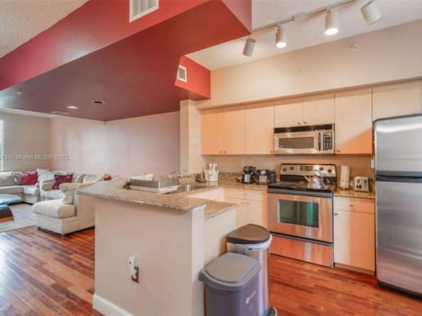 2811 NE 185th St 801, Aventura FL 33180