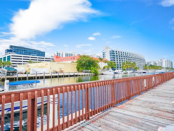 2811 NE 185th St 801, Aventura FL 33180