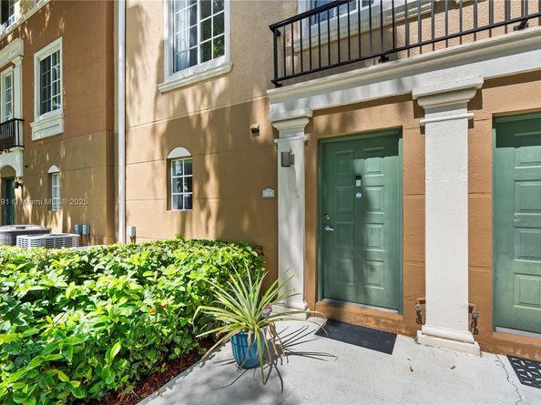 2811 NE 185th St 804, Aventura FL 33180