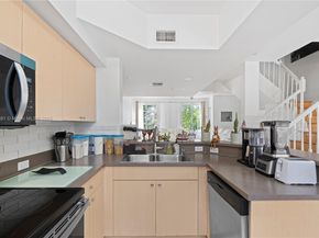 2811 NE 185th St 804, Aventura FL 33180