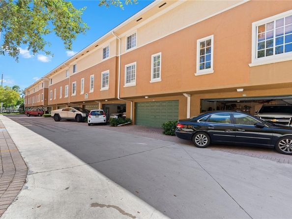 2811 NE 185th St 804, Aventura FL 33180
