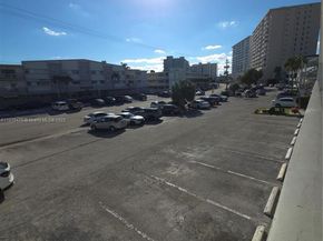 467 Golden Isles Dr 110, Hallandale Beach FL 33009