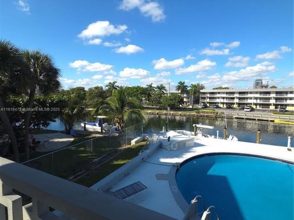 467 Golden Isles Dr 110, Hallandale Beach FL 33009