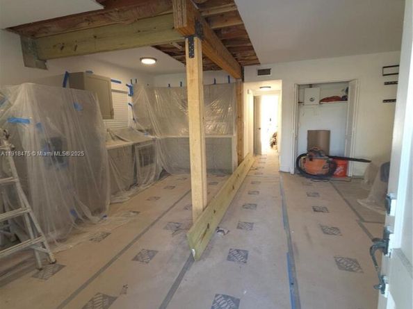 467 Golden Isles Dr 110, Hallandale Beach FL 33009