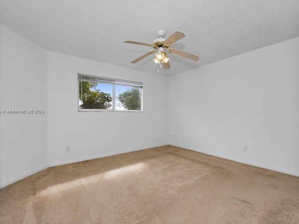 3453 NW 44th St 104, Oakland Park FL 33309