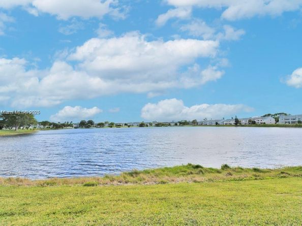 3453 NW 44th St 104, Oakland Park FL 33309