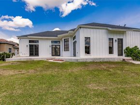11240 NW 23rd St, Plantation FL 33323