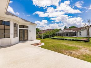 11240 NW 23rd St, Plantation FL 33323