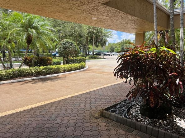 16175 Golf Club Rd 308, Weston FL 33326