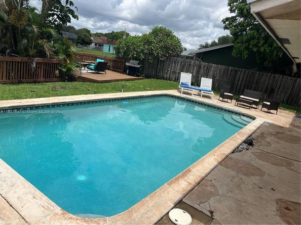 5217 SW 87th Ave, Cooper City FL 33328