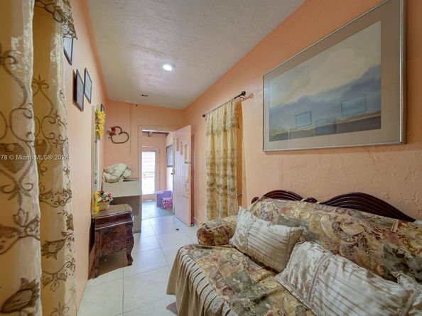 1877 SW 6th St, Miami FL 33135