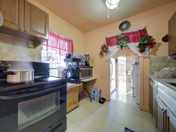 1877 SW 6th St, Miami FL 33135