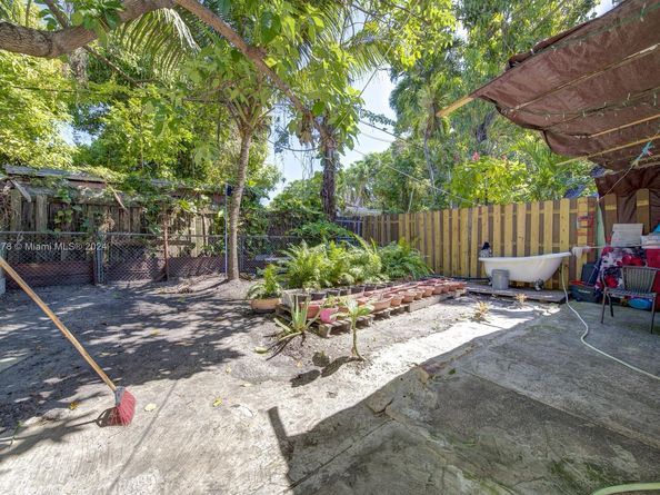 1877 SW 6th St, Miami FL 33135
