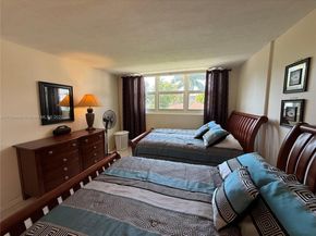400 SE 10th St 214, Deerfield Beach FL 33441