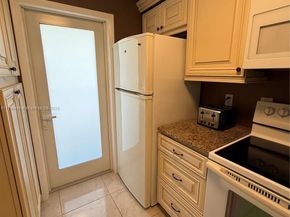 400 SE 10th St 214, Deerfield Beach FL 33441