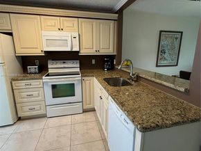 400 SE 10th St 214, Deerfield Beach FL 33441