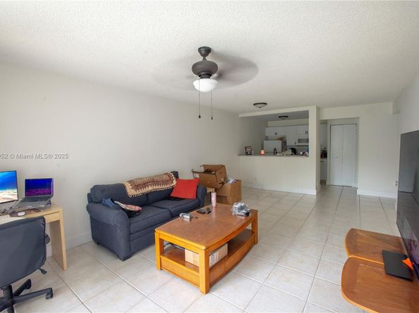 11201 SW 13th St 101, Pembroke Pines FL 33025