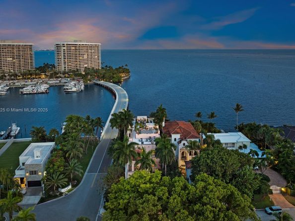 1840 S Bayshore Ln, Miami FL 33133