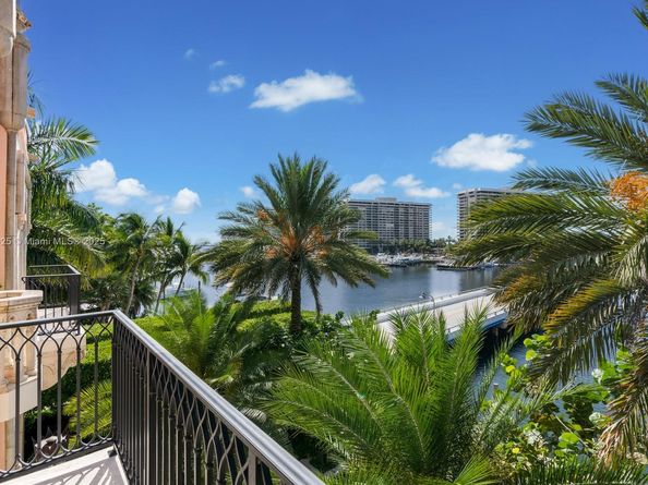1840 S Bayshore Ln, Miami FL 33133