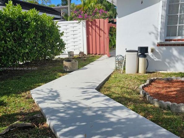 1232 SW 132nd Ct, Miami FL 33184