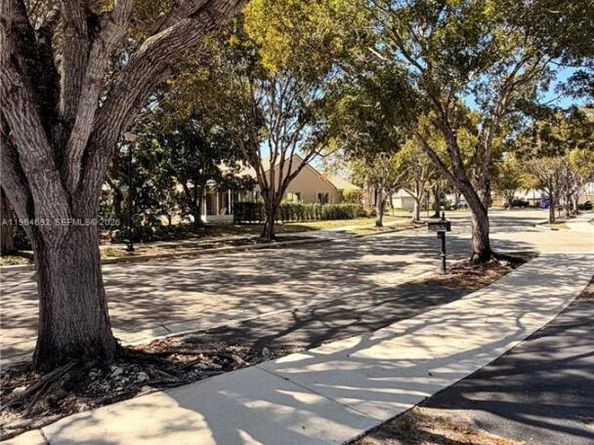 4309 Pine Ridge Ct, Weston FL 33331