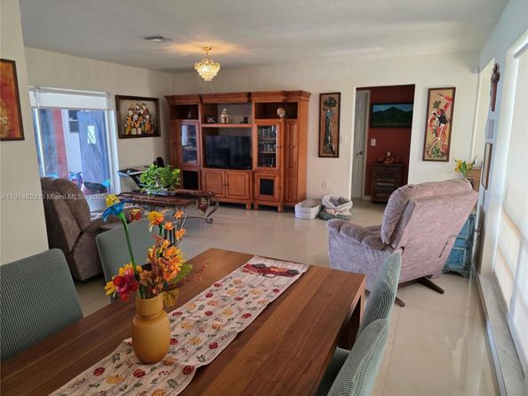 7917 Tropicana St, Miramar FL 33023