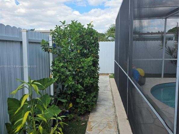 7917 Tropicana St, Miramar FL 33023