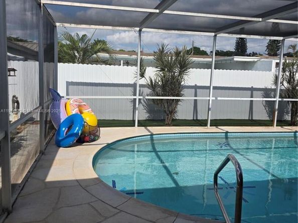 7917 Tropicana St, Miramar FL 33023