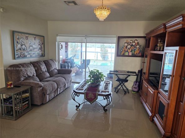 7917 Tropicana St, Miramar FL 33023