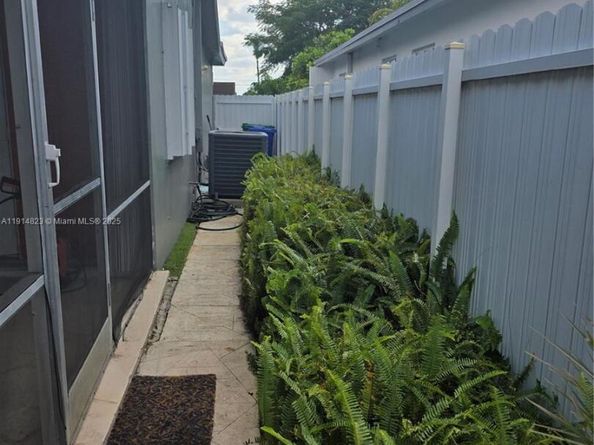 7917 Tropicana St, Miramar FL 33023