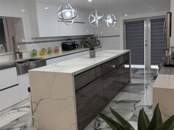 12121 SW 107th St, Miami FL 33186