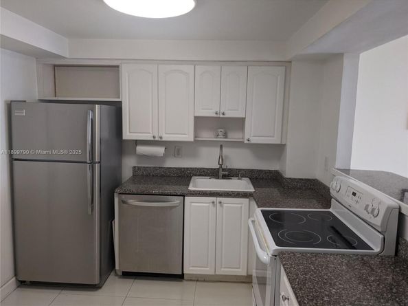 1658 Bay Rd 505, Miami Beach FL 33139
