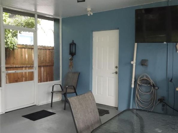 2506 Mayo St, Hollywood FL 33020