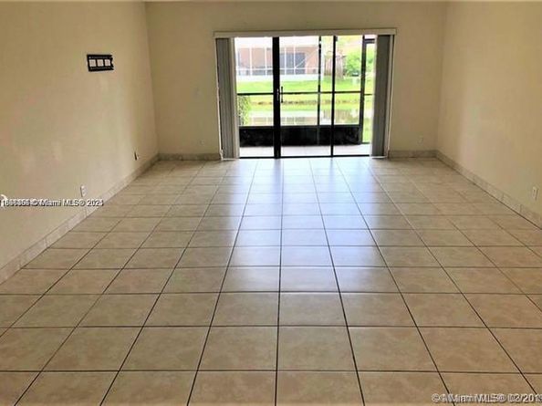 342 Lakeview Dr 102, Weston FL 33326