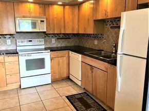 342 Lakeview Dr 102, Weston FL 33326