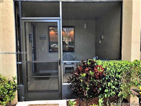342 Lakeview Dr 102, Weston FL 33326