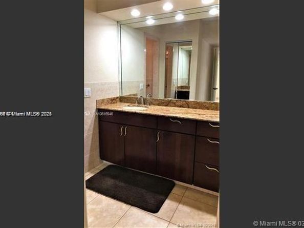 342 Lakeview Dr 102, Weston FL 33326