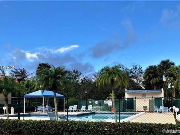 342 Lakeview Dr 102, Weston FL 33326
