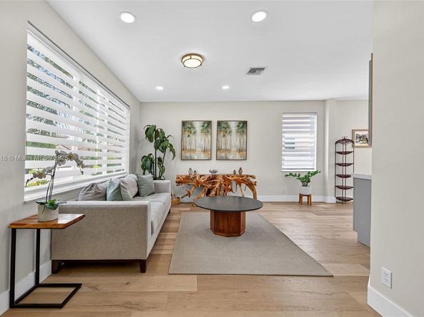 1127 Hidden Valley Way, Weston FL 33327