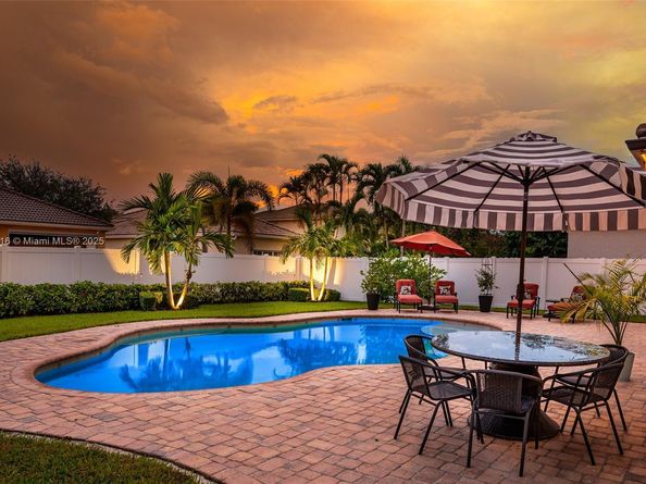 1127 Hidden Valley Way, Weston FL 33327