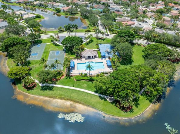 1127 Hidden Valley Way, Weston FL 33327