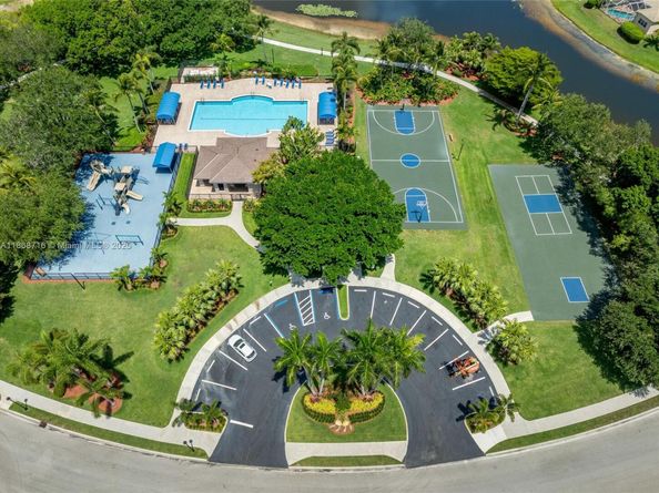1127 Hidden Valley Way, Weston FL 33327