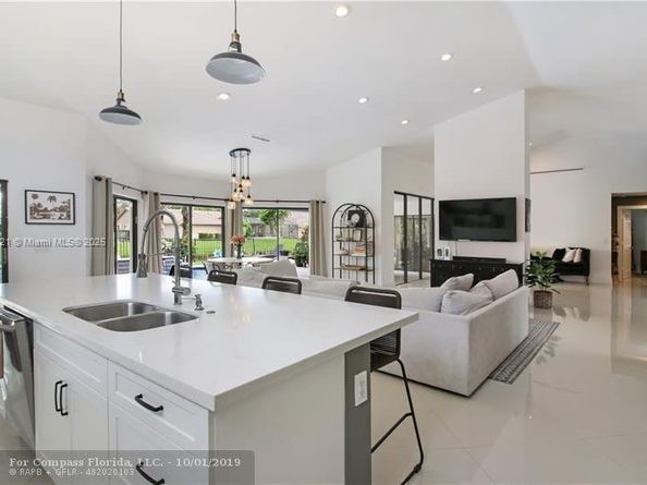 12180 NW 2nd St, Coral Springs FL 33071