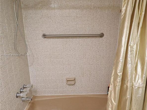 1351 NW 114th Ave, Pembroke Pines FL 33026