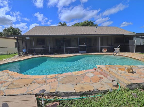 1351 NW 114th Ave, Pembroke Pines FL 33026