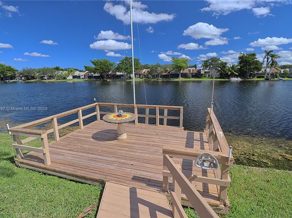 1351 NW 114th Ave, Pembroke Pines FL 33026